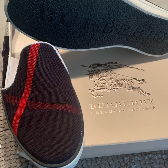 Women’s Burberry Navy slip Ins - Picture 8 of 9